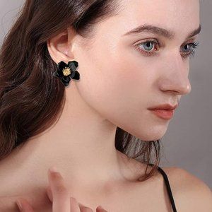 Black Flower Gothic Earrings 3D Floral Pretty Realistic Goth Flowers New